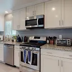 Luxury La Home-Cheviot Hills -Lovely Yard