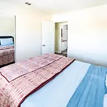 Spacious 5 Bedroom 3 Bath Modern Home By Downtown La With Parking