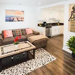 Nice And Close To Downtown 1 Bedroom Sleeps 4