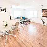 Modern Furnished 1-Bedroom With Free Parking In Koreatown Close To Dt La