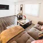 Nice And Close To Downtown 1 Bedroom Sleeps 4