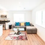 Modern Furnished 1-Bedroom With Free Parking In Koreatown Close To Dt La