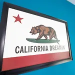 Cozy Hollywood Get Away