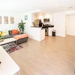 Modern One Bedroom In Koreatown Close To Downtown La With Private Parking