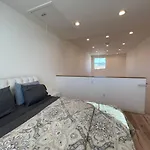 Modern One-Bed Loft In Hollywood Sign View & Free Parking