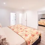 Large Spacious 3 Bedroom 3 Bathroom By Beverly Hills