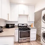 Large Spacious 3 Bedroom 3 Bathroom By Beverly Hills