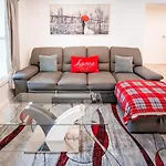 Large Spacious 3 Bedroom 3 Bathroom By Beverly Hills