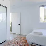 Hollywood Art House With Bright Sunlight