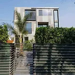 Hollywood Art House With Bright Sunlight