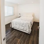 Modern New Close To Downtown La 1 Bedroom With Parking