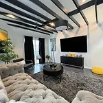 Memorable Renovated 1Br Unit By The Pool