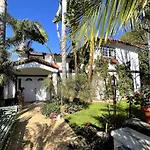 Stylish Mediterranean Villa, Pool, Jacuzzi, Hollywood & Malibu Bliss