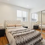 Blue Palm Hollywood Apartment
