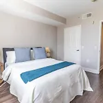 Sunny 2Bdr In Sm Pool & Gym - 5 Min To The Beach!