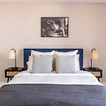 Sunny 2Bdr In Sm Pool & Gym - 5 Min To The Beach!