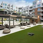 Luxury West Hollywood Gem With Pool & Hot Tub + Gym