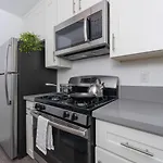Universal Studios 8 Min Drive Two Bedroom Apartment With Free Parking