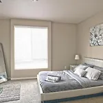 Private Bedroom And Bathroom In Shared 2 Bedroom Apartment In Venice - Pool - Hot Tub & Gym