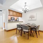 Charming And Stylish Apartment In The Heart Of La