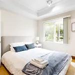 Charming And Stylish Apartment In The Heart Of La
