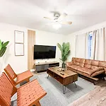 Charming 4 Bedroom Oasis In Los Angeles - Rog-Ct