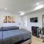 Modern Apartment In Studio City