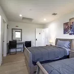 Modern Apartment In Studio City
