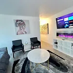 2 Bedroom Villa In Los Angeles