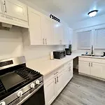 2 Bedroom Villa In Los Angeles