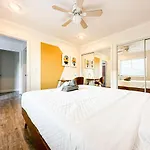 Charming 4 Bedroom Oasis In Los Angeles - Rog-Ct