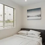 Gold Point Hollywood Apartments
