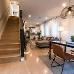 Calm & Cozy 2 Bedroom Townhome 10 Min From Universal Studios