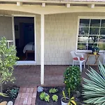 Pacific Palisades Private Entrance Guest Room