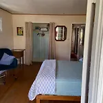 Pacific Palisades Private Entrance Guest Room
