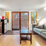Private Studio City Guest House