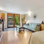 Private Studio City Guest House