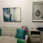 Newlodge East Hollywood Retreat