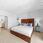 Emerald Gem 2Bedroom 2Bath With Full Marina View
