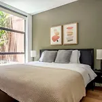 Hollywood Studio W Concierge Pool Nr Shops Lax-1089