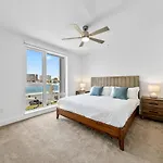 Sapphire Shores-Beach View 2Br Amazing Amenities