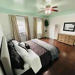 Stylish Gated 1,000Sq Ft 1Br + Bonus Br In Weho Private Designated Garage