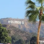 2 Bedroom Central Unit In Hollywood