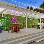 Studio City Contemporary Villa With Pool Sleeps 10