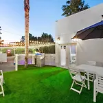 Studio City Contemporary Villa With Pool Sleeps 10