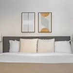 Beverly Hills 1Br W Gym Pool Nr Bars Shops Lax-1119