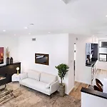 4Br Modern & Spacious Townhouse W/ Free Parking
