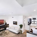 4Br Modern & Spacious Townhouse W/ Free Parking
