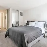 New Luxury Apartment Weho Boys Town Med