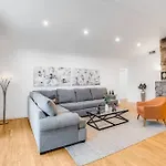 Prime Location! House W/Pool 7 Mins To Universal, 10 Mins To Hollywood